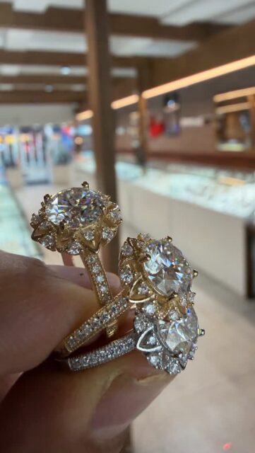 Diamond always dancing