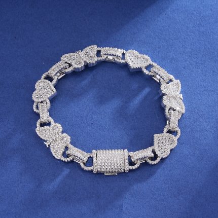 925K Moissanite Butterfly & Heart Bracelet – featuring VVS diamonds in a romantic, elegant design.