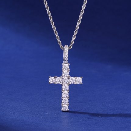 Classic Cross Pendant – VVS D Moissanite | 5.4g | 1.7 x 0.9 in