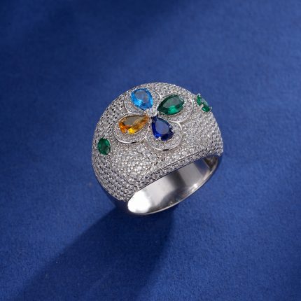 This luxurious statement Ring showcases a breathtaking floral design,