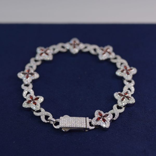 Diamond dancing Elegant deep red clover VVS bracelet