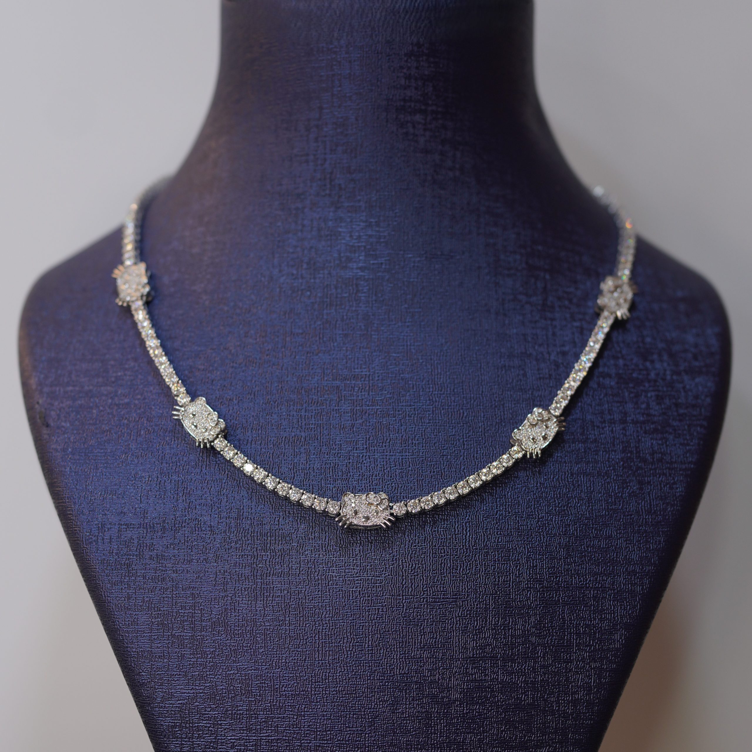 silver hello kitty Necklace 1