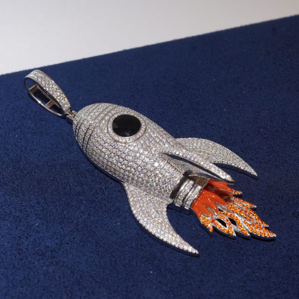 Diamond Dancing Bold rocket-shaped pendant