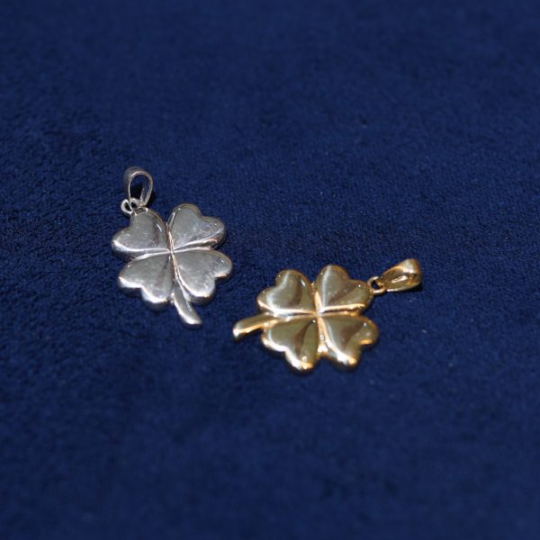 Four-leaf clover pendant symbolizing luck and positivity *( chain are not Including )