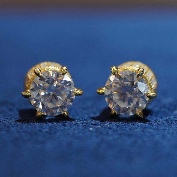 round solitaire stud earrings